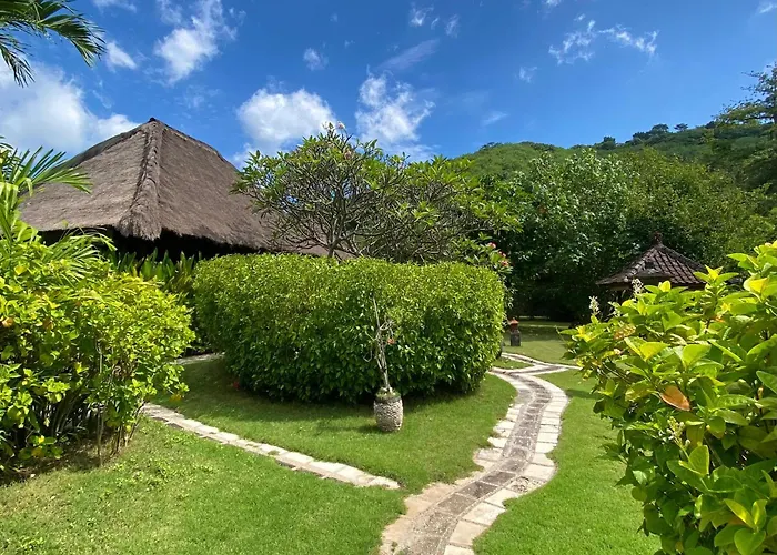 Sunia Loka & Dive Center ペムテラン